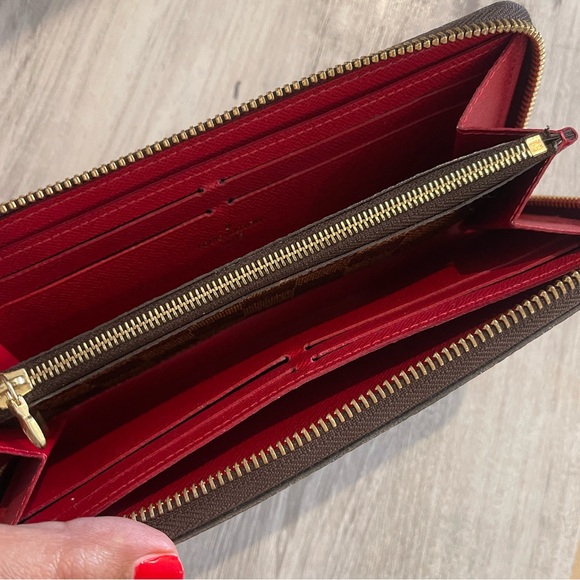 Louis Vuitton wallet - Picture 8 of 9